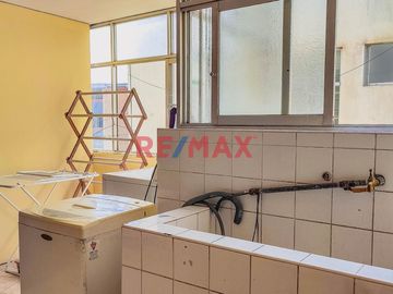 Venta De Hermoso Departamento Limite Con San Isidro