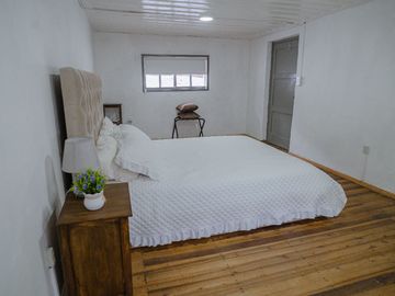 Amplia Casa Rústica en Venta, Sector Lazareto, Cuenca