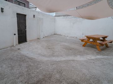 Amplia Casa Rústica en Venta, Sector Lazareto, Cuenca