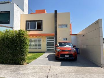 CASA EN VENTA EN ZINACANTEPEC, BOSQUES DE ICA