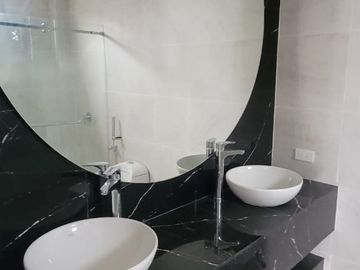 En venta lujosa y moderna casa en Isla Celeste, etapa Estribor, via a Samborondon