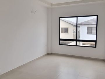 En venta lujosa y moderna casa en Isla Celeste, etapa Estribor, via a Samborondon