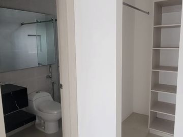 En venta lujosa y moderna casa en Isla Celeste, etapa Estribor, via a Samborondon