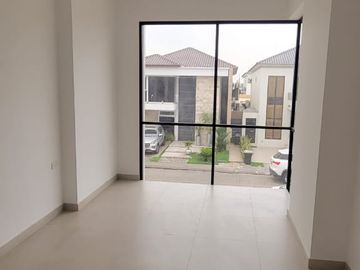 En venta lujosa y moderna casa en Isla Celeste, etapa Estribor, via a Samborondon