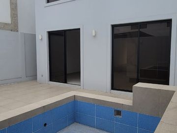 En venta lujosa y moderna casa en Isla Celeste, etapa Estribor, via a Samborondon