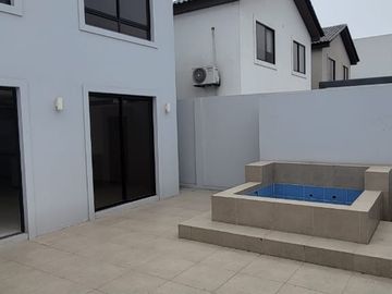 En venta lujosa y moderna casa en Isla Celeste, etapa Estribor, via a Samborondon