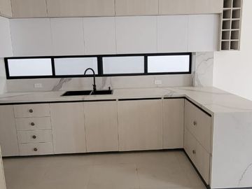 En venta lujosa y moderna casa en Isla Celeste, etapa Estribor, via a Samborondon