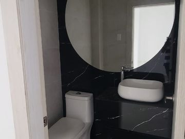En venta lujosa y moderna casa en Isla Celeste, etapa Estribor, via a Samborondon