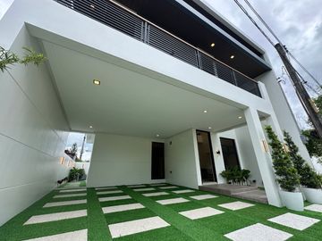 Modern 2-Storey Contemporary House and Lot for SALE with Pool in Angeles City near Clark
