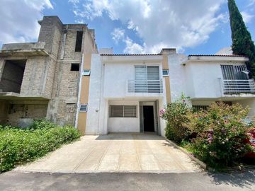 CASA EN VENTA EN PARQUES DE TESISTAN, ZAPOPAN JALISCO.
