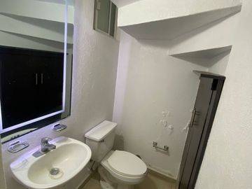 CASA EN VENTA EN PARQUES DE TESISTAN, ZAPOPAN JALISCO.