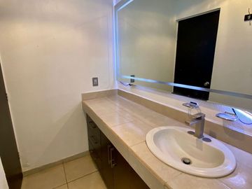 CASA EN VENTA EN PARQUES DE TESISTAN, ZAPOPAN JALISCO.