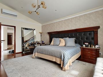 Casa en Venta en Metepec con amplio terreno, acabados de lujo.