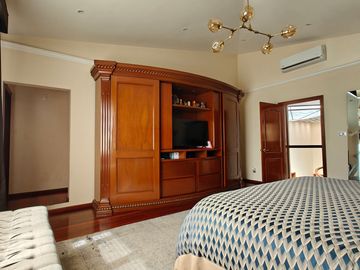 Casa en Venta en Metepec con amplio terreno, acabados de lujo.