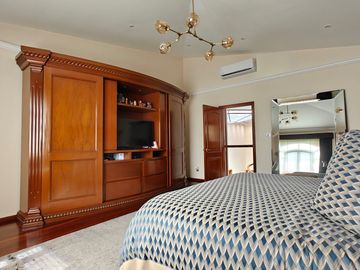 Casa en Venta en Metepec con amplio terreno, acabados de lujo.