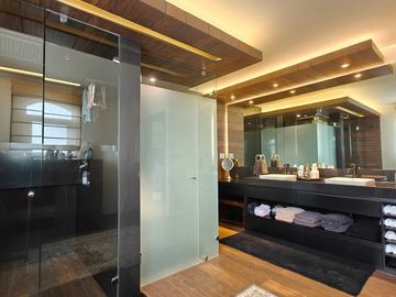 Casa en Venta en Metepec con amplio terreno, acabados de lujo.