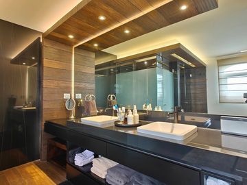Casa en Venta en Metepec con amplio terreno, acabados de lujo.