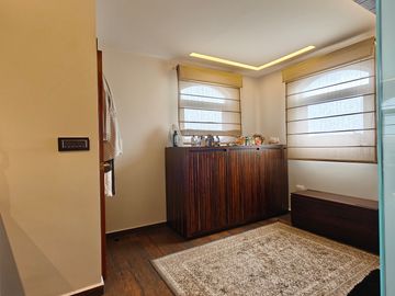 Casa en Venta en Metepec con amplio terreno, acabados de lujo.