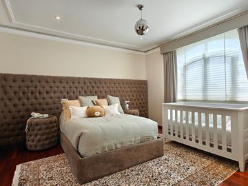 Casa en Venta en Metepec con amplio terreno, acabados de lujo.