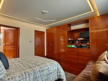 Casa en Venta en Metepec con amplio terreno, acabados de lujo.