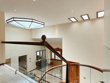 Casa en Venta en Metepec con amplio terreno, acabados de lujo.