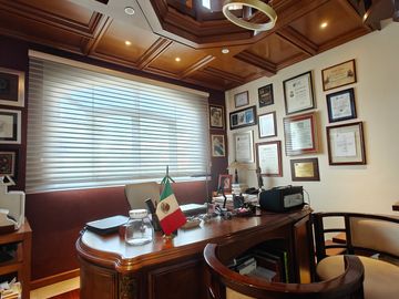 Casa en Venta en Metepec con amplio terreno, acabados de lujo.