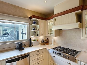Casa en Venta en Metepec con amplio terreno, acabados de lujo.