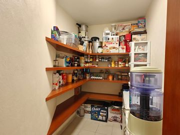 Casa en Venta en Metepec con amplio terreno, acabados de lujo.