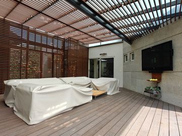 Casa en Venta en Metepec con amplio terreno, acabados de lujo.