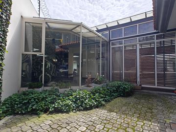 Casa en Venta en Metepec con amplio terreno, acabados de lujo.