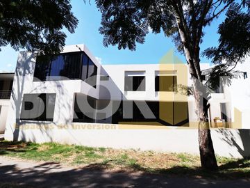 VENTA CASA EN RESIDENCIAL PULGAS PANDAS SUR AL NORTE DE LA CIUDAD BI