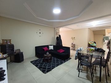 Casa Rentera en Venta en el Sector de la Av. Don Bosco. Oportunidad para Generar Rentas, 4 Departamentos, 1 Suite y Un Estudio.