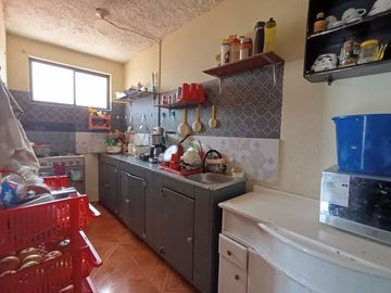 Casa Rentera en Venta en el Sector de la Av. Don Bosco. Oportunidad para Generar Rentas, 4 Departamentos, 1 Suite y Un Estudio.