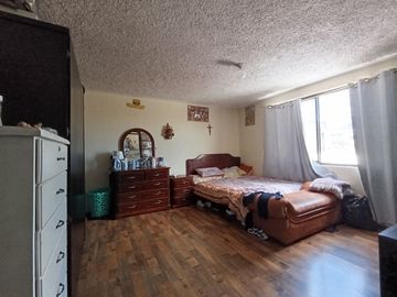 Casa Rentera en Venta en el Sector de la Av. Don Bosco. Oportunidad para Generar Rentas, 4 Departamentos, 1 Suite y Un Estudio.