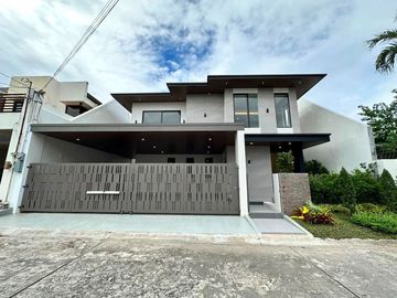 IMPRESSIVE HOUSE WITH ELEVATOR FOR SALE IN BF HOMES