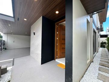 IMPRESSIVE HOUSE WITH ELEVATOR FOR SALE IN BF HOMES