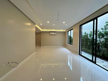 IMPRESSIVE HOUSE WITH ELEVATOR FOR SALE IN BF HOMES