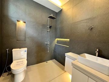 IMPRESSIVE HOUSE WITH ELEVATOR FOR SALE IN BF HOMES