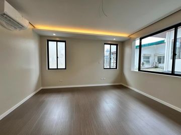 IMPRESSIVE HOUSE WITH ELEVATOR FOR SALE IN BF HOMES