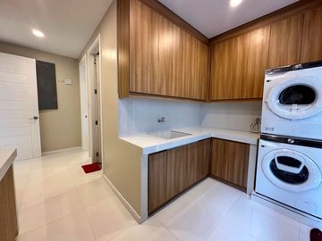 IMPRESSIVE HOUSE WITH ELEVATOR FOR SALE IN BF HOMES