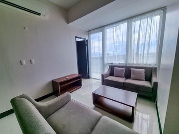Bright 1 Bedroom Condo with Scenic Balcony in Mactan Newtown