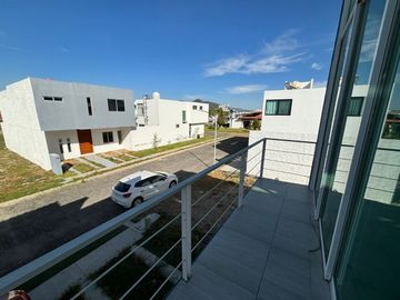 Casa en venta coto Violetas en Valle de las Flores
