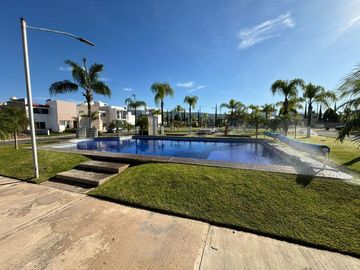 Casa en venta coto Violetas en Valle de las Flores