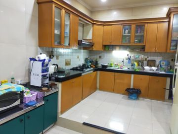 Dijual & Disewakan Rumah 2 Lantai, Bagus, Semi Furnished, Bebas Banjir, Sunter