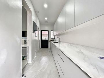 4 Bedrooms Contemporary design Brand new house in Bf Homes