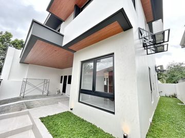 4 Bedrooms Contemporary design Brand new house in Bf Homes