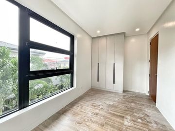 4 Bedrooms Contemporary design Brand new house in Bf Homes