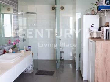 Exclusivo Penthouse de Tres Niveles con Vista al mar en Miraflores