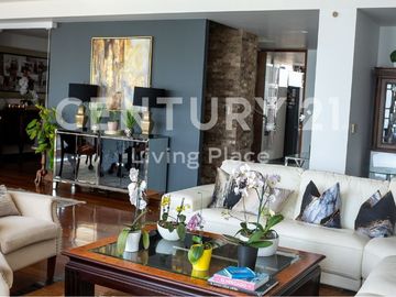 Exclusivo Penthouse de Tres Niveles con Vista al mar en Miraflores