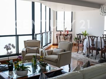 Exclusivo Penthouse de Tres Niveles con Vista al mar en Miraflores